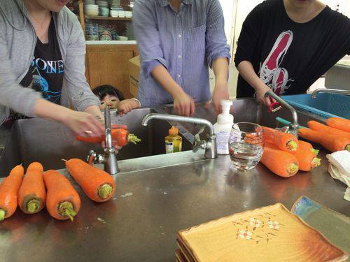 1月30日(月) 津堅島 津堅島特産あまーいニンジンの収穫＆調理体験