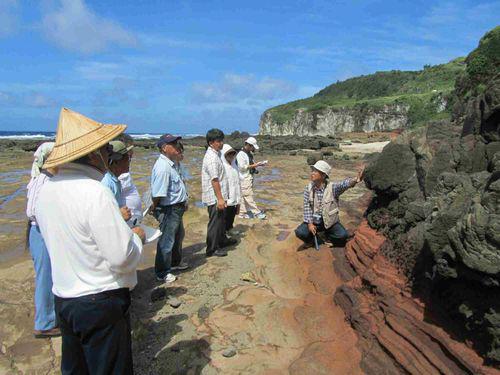 ＊粟国島の海岸で「太古の火山活動」の痕跡を廻る