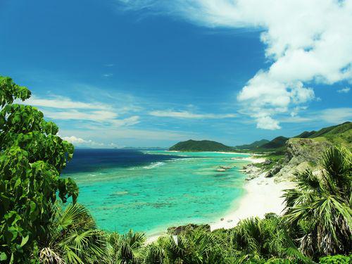 10月28日(金) 伊平屋島 自然の造形美と沖縄の原風景を撮る～「てるしの」の島のスポット散策～