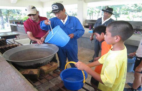 12月25日(日) 伊江島 水汲みから始める海人塩作り体験