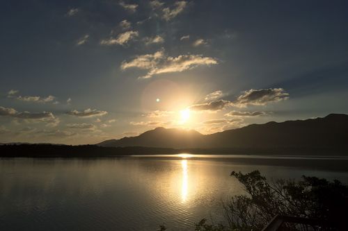 世界初の黒蝶真珠養殖に成功した工場で、黒真珠の核入れ見学・貝洗い体験 part2